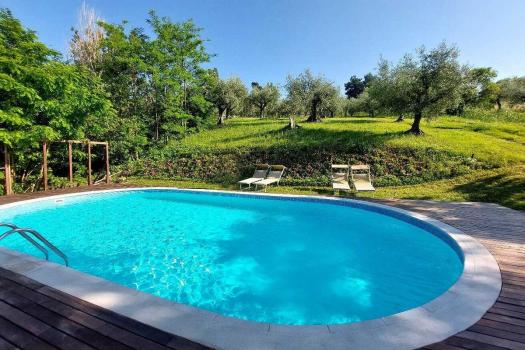 Bondgård på landet med pool mellan Romagna och Marche