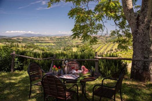 Farmhouse with view in Chianti area