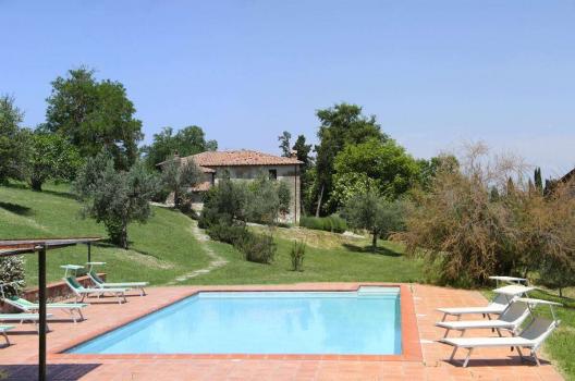 Bauernhaus mit Swimmingpool in den Hügeln in der Nähe von Siena