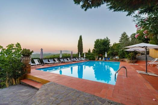 Holiday House with swimming pool between Florence and Siena 