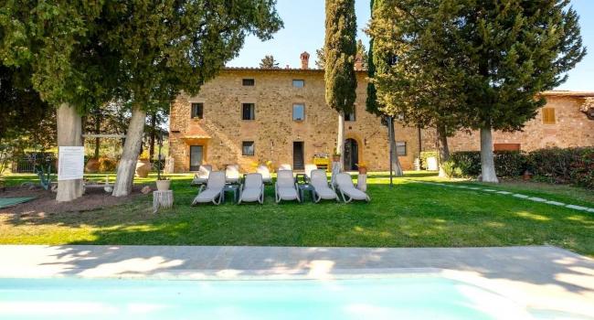 Swimming pool of the BnB available to guestsSwimming pool available to guests