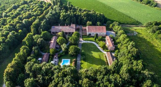 Farmhouse with swimming pool in Veneto