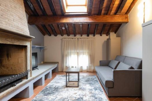  Four Room Apartment: Quadrilocale Arancio