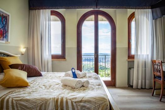 Doble: Panoramica Con Balcone