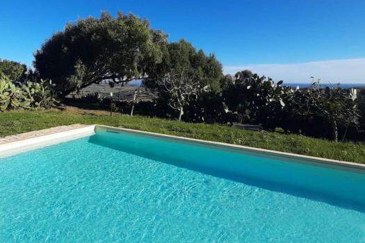 Boerderij met zwembad in Biancareddu op Sardinië, vlakbij Sassari