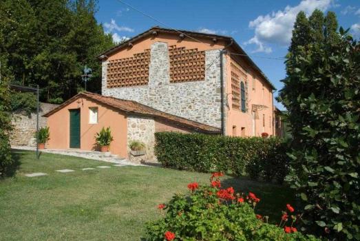 Farmhouse near Lucca