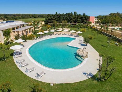 Agriturismo con piscina vicino al mare in Puglia