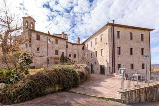 Stay in a castle in Umbria near Todi