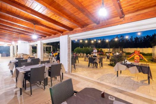 Restaurant & Pizza